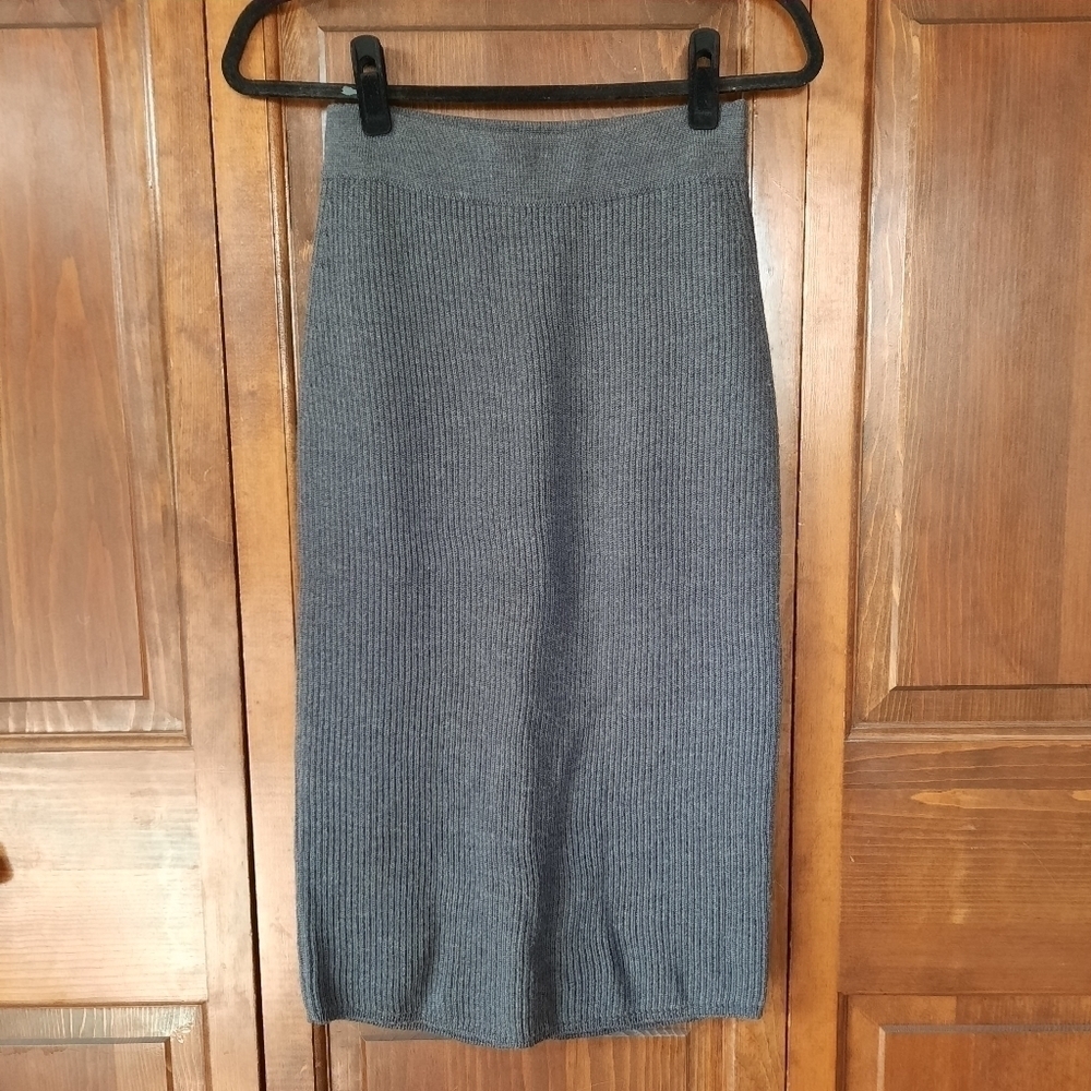 MaxMara Leisure 100% pure new wool ribbed knit sweater pencil skirt